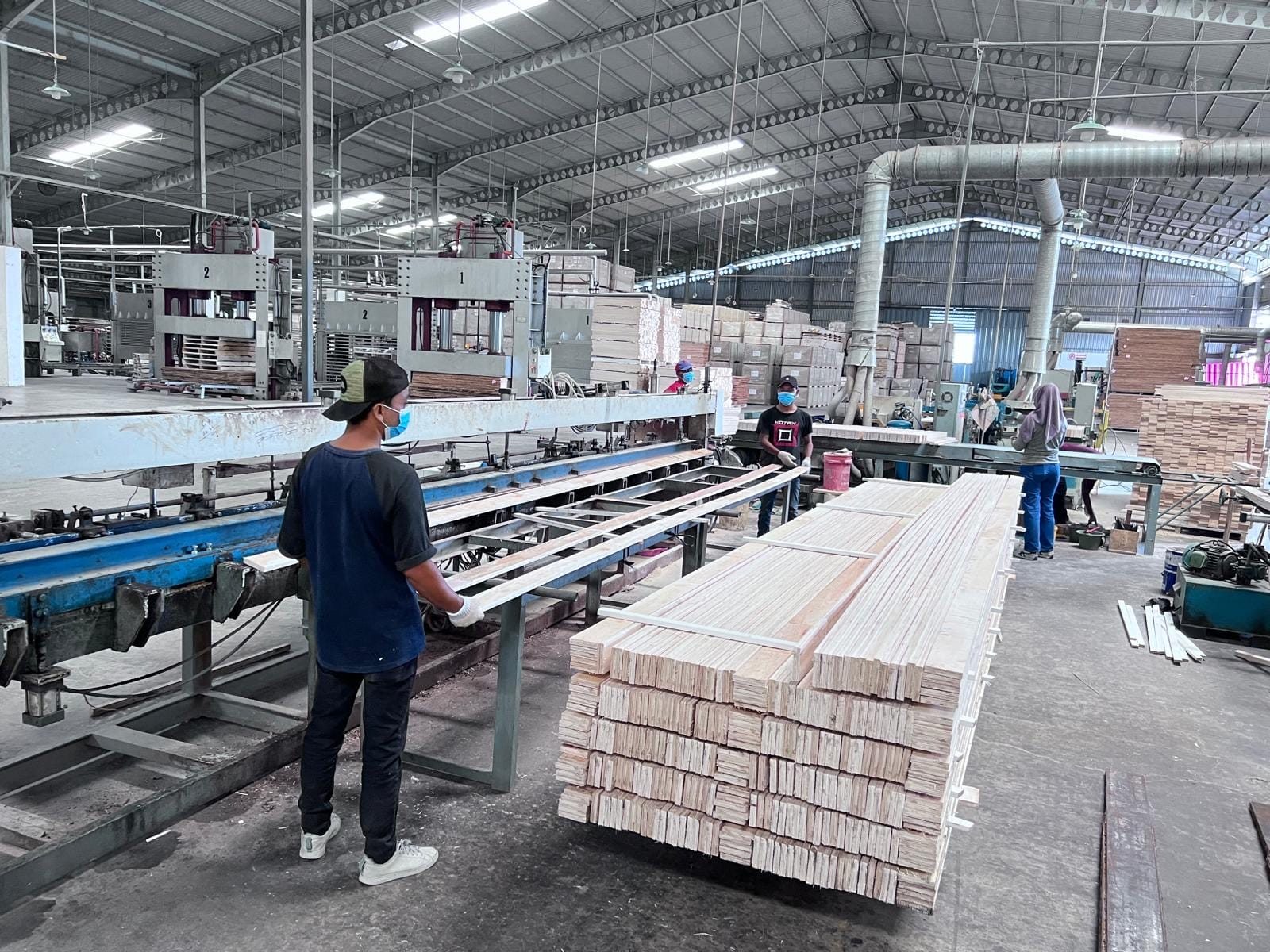 LVL board cut to final dimensions at the production facility