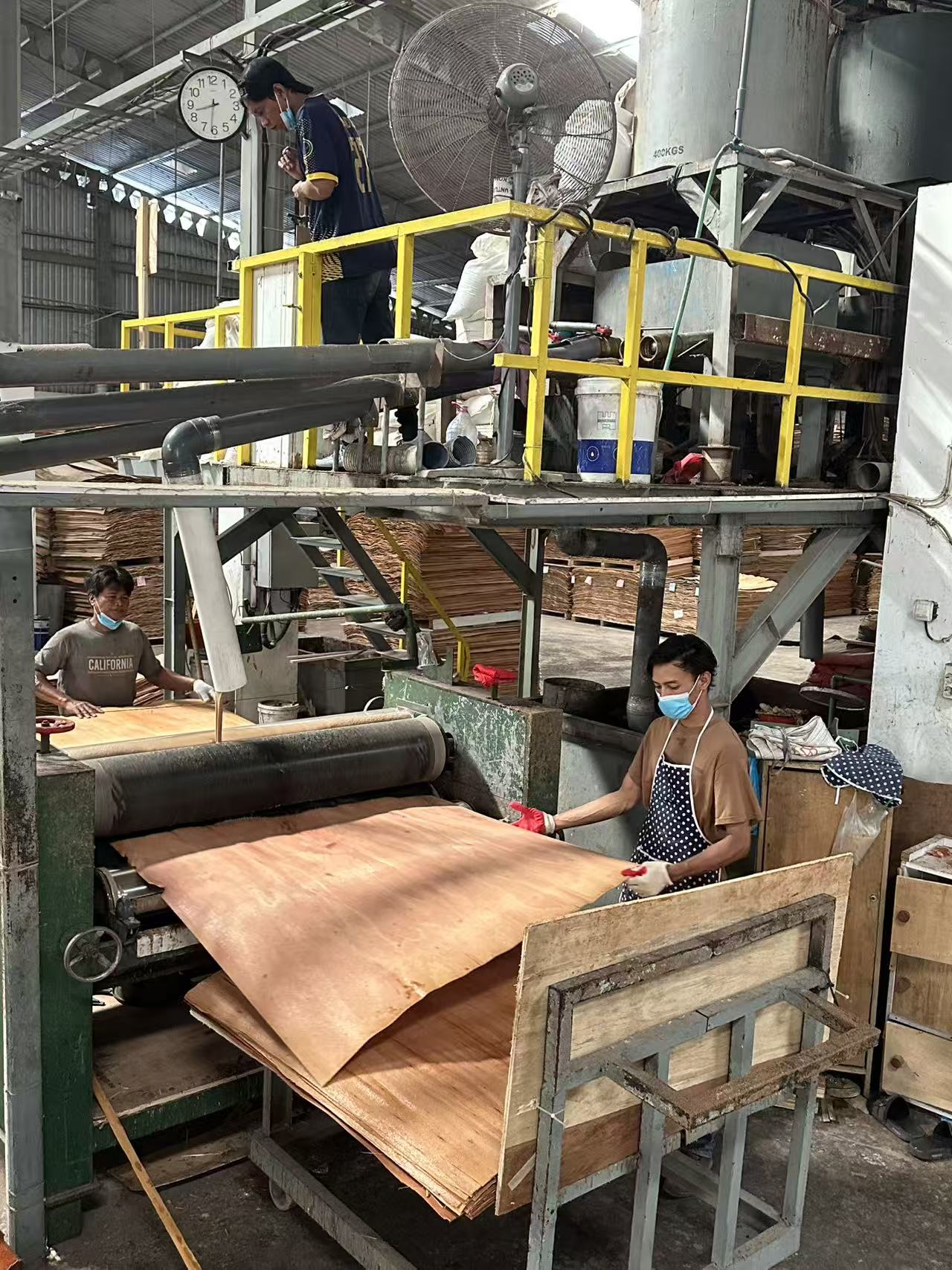 Glue application process for wood components