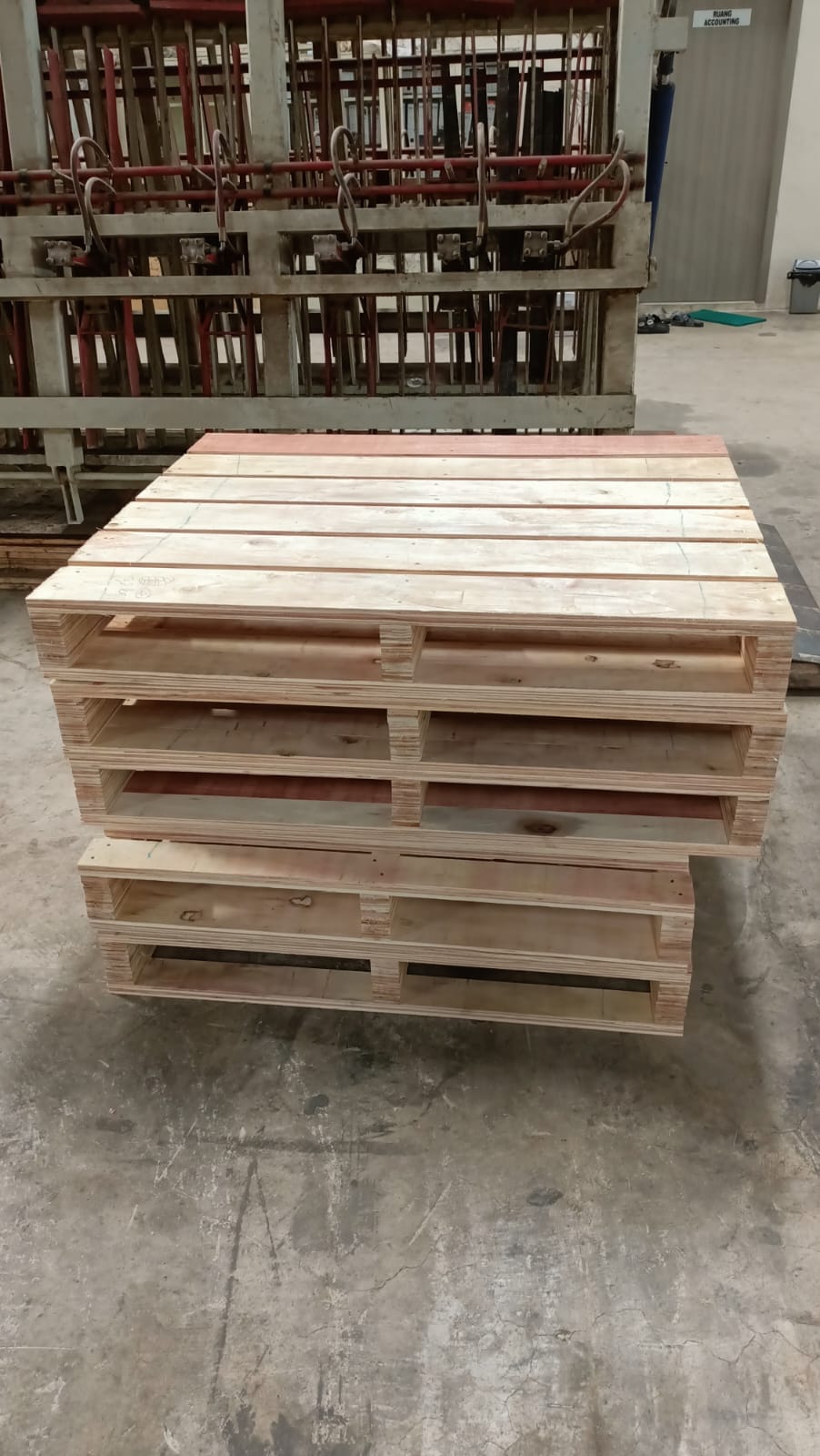 Wood pallet for logistics — custom-dimension export pallet