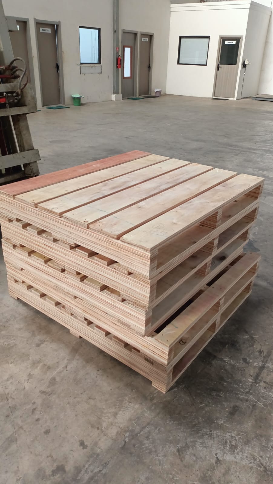 Export-grade wood pallet — stringer pallet sample